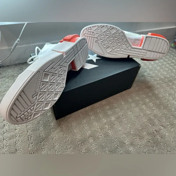 Converse high tops - new and never worn - Picture 8 of 11